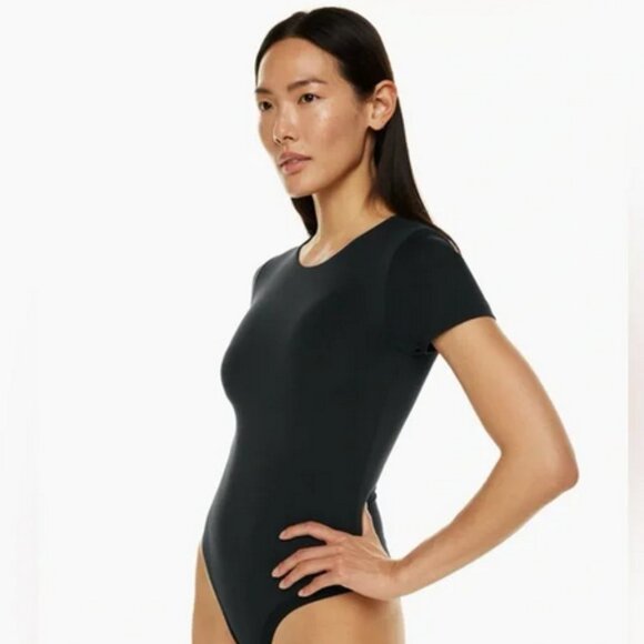 ARITZIA Babaton Contour Crew Shortsleeve Bodysuit, Size Small (fits like an XS) - Picture 1 of 6